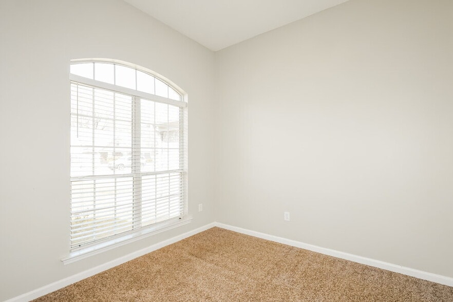 Building Photo - 145 Cameron Dr