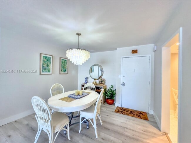 Building Photo - 2030 S Ocean Dr