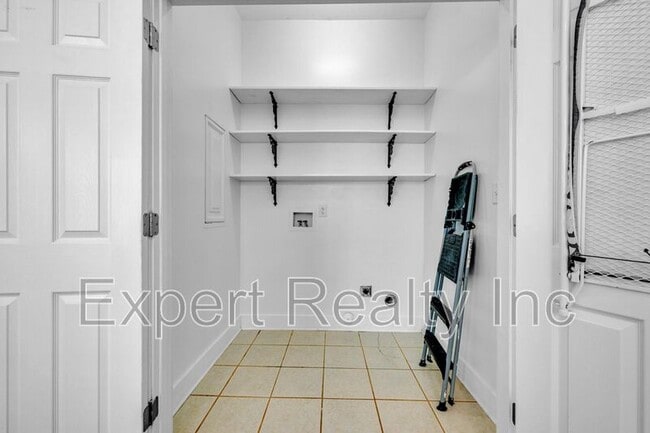 Building Photo - 6285 S Clubview Cir