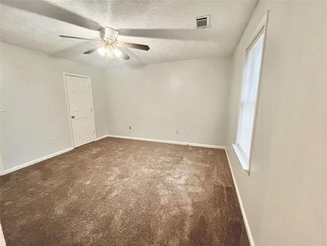 Building Photo - 233 Hawks Nest Rd