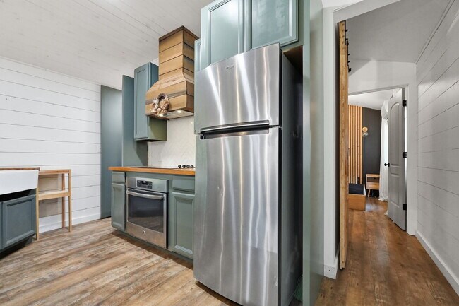 Building Photo - Must-See Country Retreat with Modern Convenience