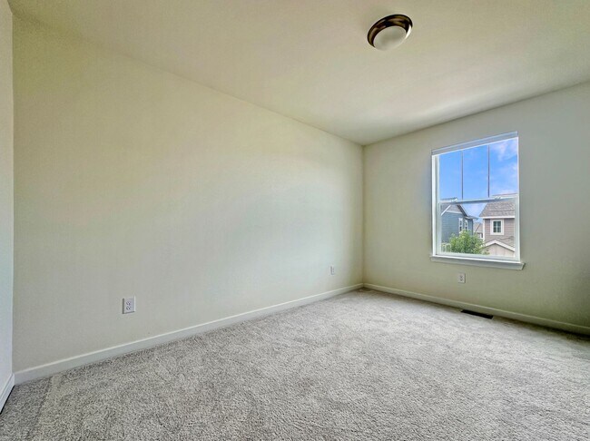 Building Photo - For Rent | $3,200/Month | 3 Bed | 3 Bath |...