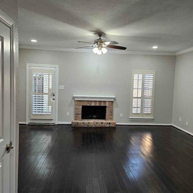 Building Photo - 712 Augusta Dr