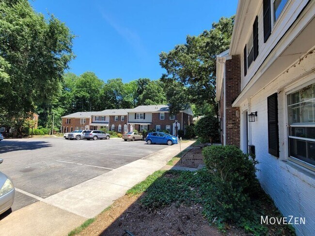 Building Photo - 3003 Overton Dr