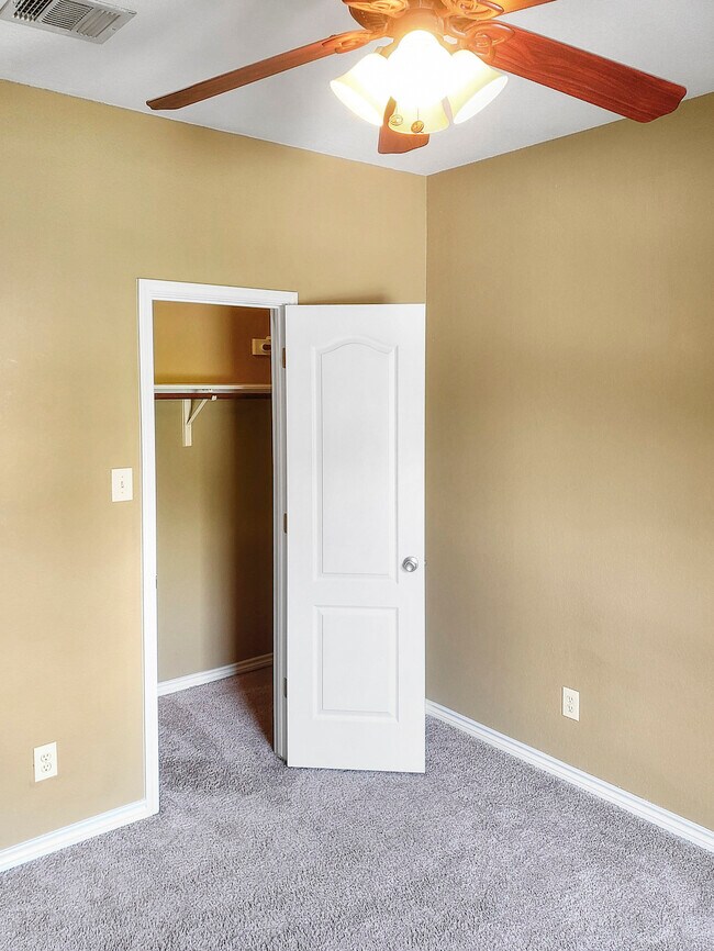 Building Photo - 1710 Ulit Ave