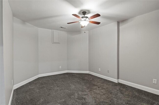 Building Photo - 2115 Julien Overlook