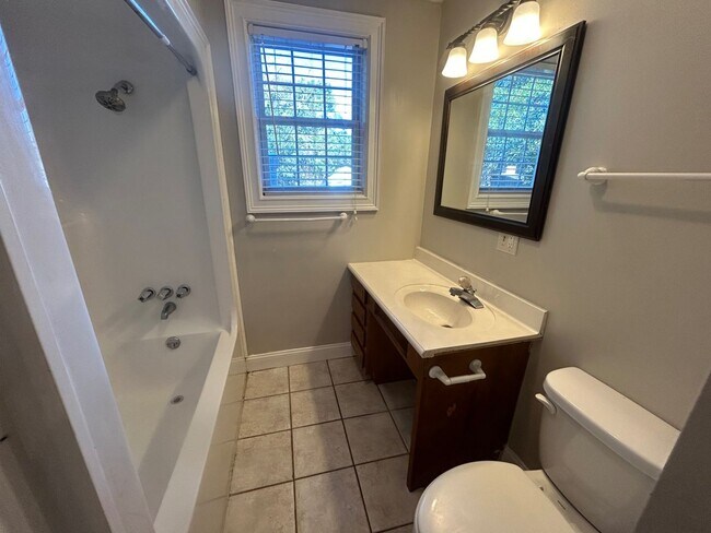 Building Photo - 1019 Monticello St