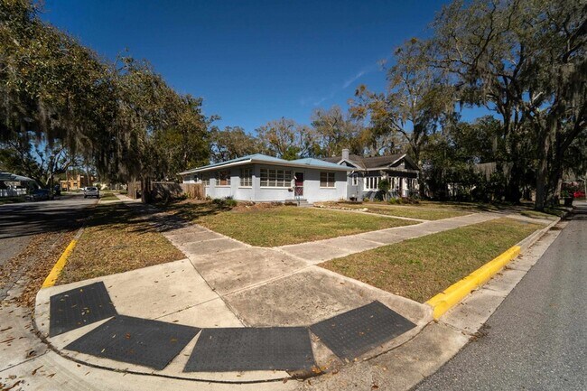 Building Photo - 64 Fullerwood Dr