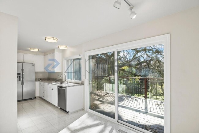 Building Photo - 1123 Glengarry Dr