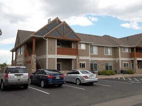 Building Photo - Charming 2 Bed / 2 Bath Condo in Windsor