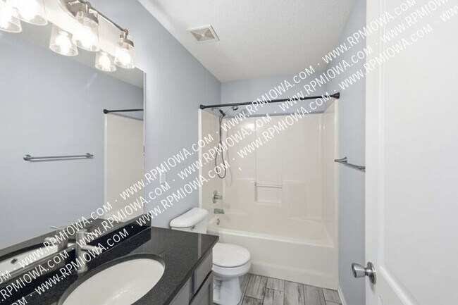 Building Photo - 4025 SE 25th St