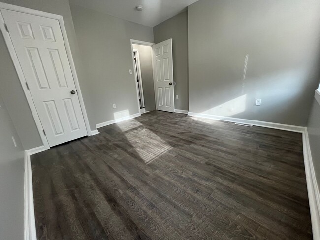 Building Photo - New 2 Bed/2Bath Home near Bergen Square in...