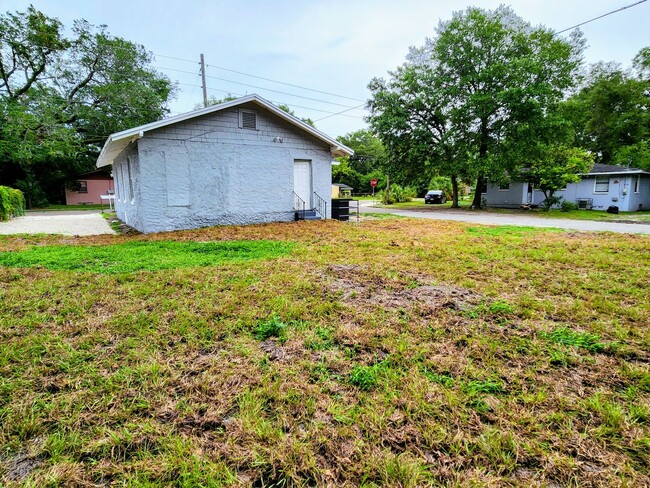 Building Photo - Fully Renovated 3 Bedroom Rental Home Avai...