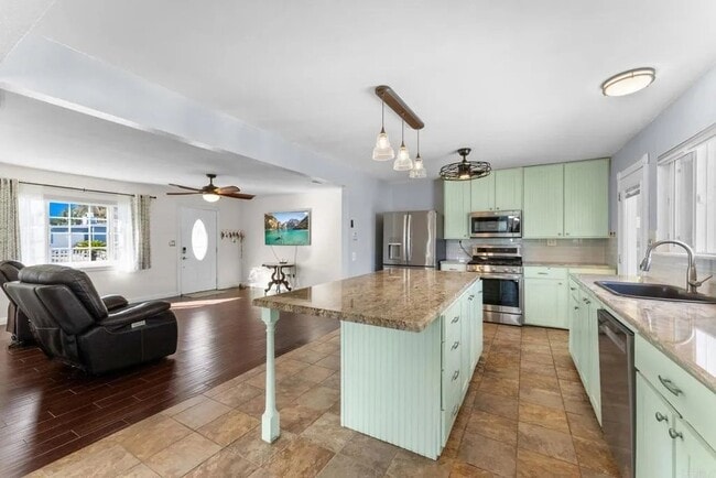 Building Photo - 509 Sunset Dr