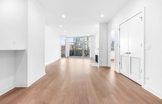 Building Photo - 900 W Hubbard St