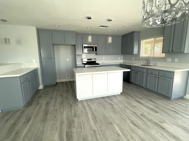 Building Photo - Gorgeous New Construction!