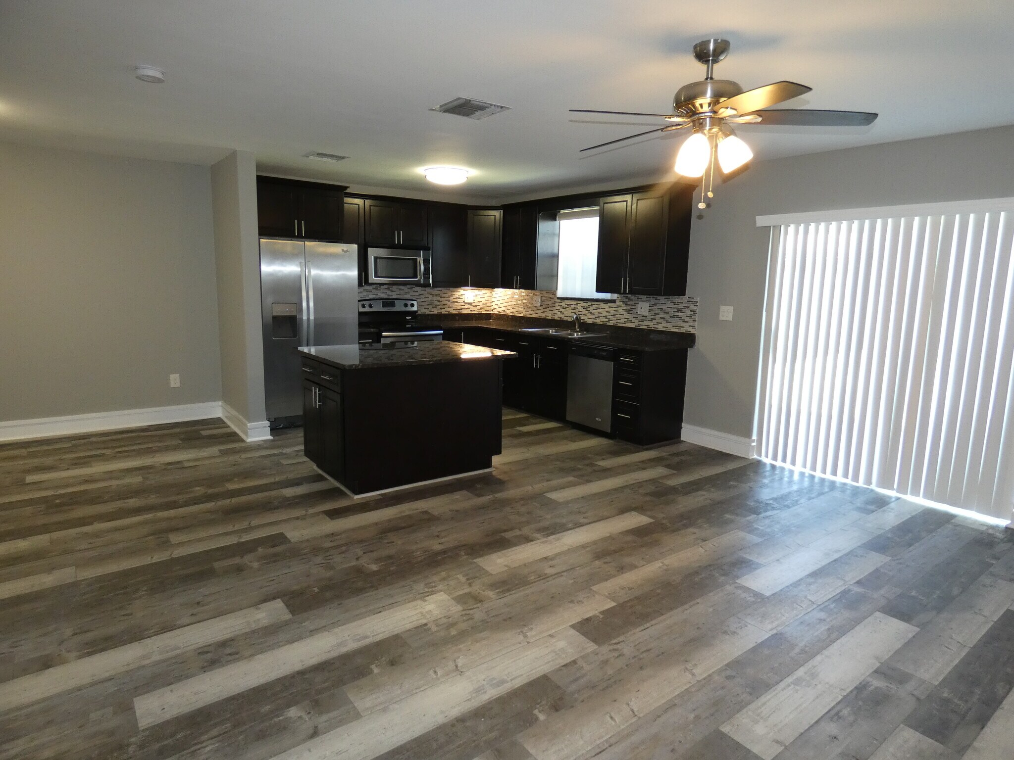 Building Photo - 14212 NE 4th Ave