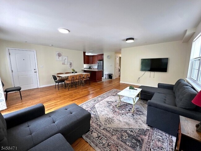 Building Photo - 453-455 Washington Street Unit 3