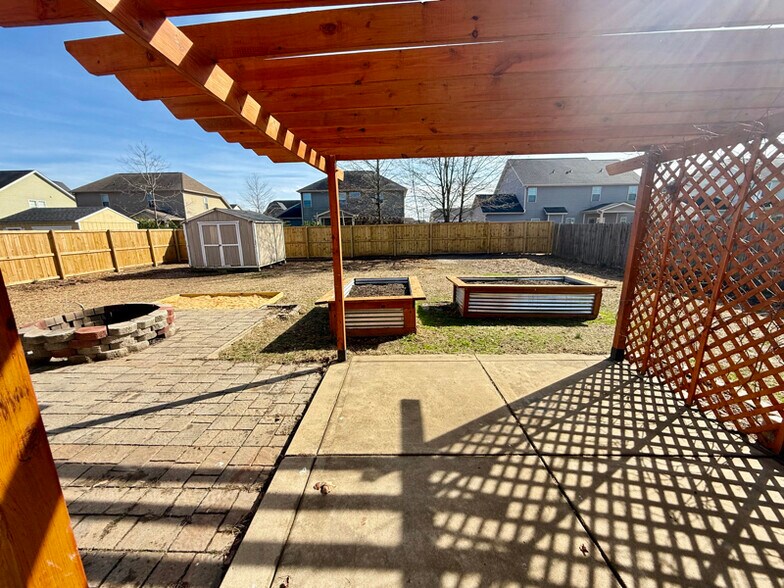 Building Photo - 2120 Yellowbrick Rd