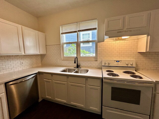 Building Photo - Charming 3 Bedroom 2 Bath House in Center Township!