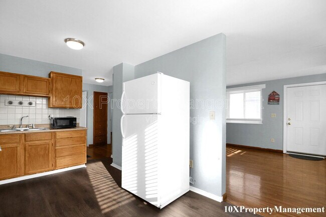 Building Photo - 2459 Hiawatha St