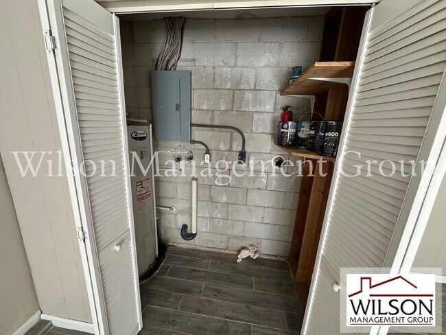 Building Photo - 643 David St