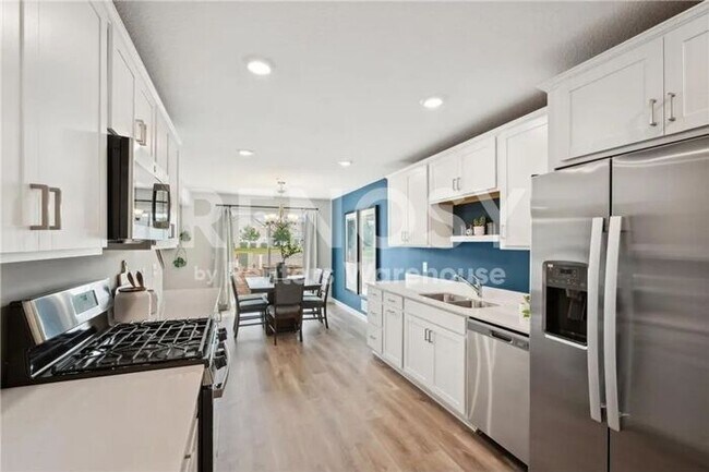 Building Photo - Available July 15th 3 Bedroom 2.5 Bath Townhome in Zimmerman
