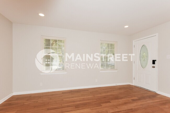 Building Photo - 11 Redwood Dr