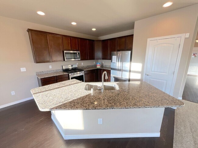 Building Photo - 4 Bedroom Home Available Near Londonderry Dr & Eastonville Rd!