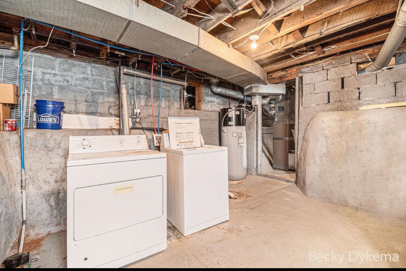 Building Photo - 778 Eleanor St NE