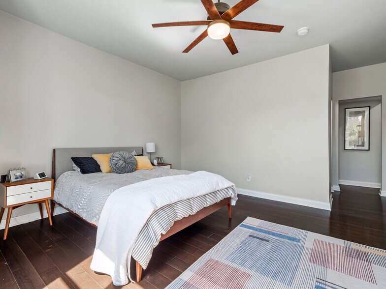 Building Photo - 1471 Lindazzo Ave