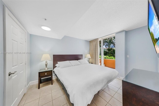 Building Photo - 2951 S Bayshore Dr