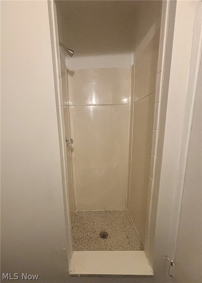 Building Photo - 51 Oakdale Ave