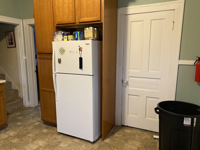 Building Photo - 11 W 14th St