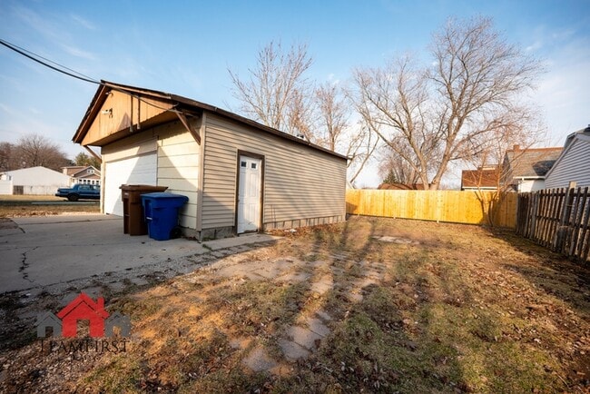 Building Photo - 505 Racine St