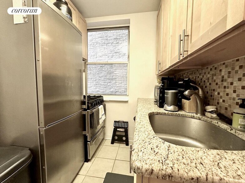 Building Photo - 448 W 55th St
