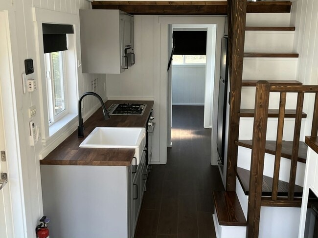 Building Photo - 65000 US-26