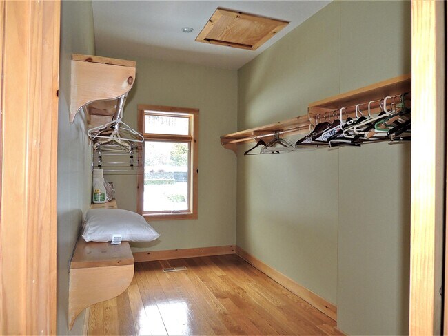 Building Photo - 438 Doodletown Rd