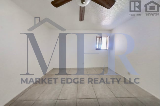 Building Photo - 3Bed/2Bath Apartment at 48th St/Thomas! Move-In Ready on 05/14/2026!--FENCED-IN YARD! NO HOA!