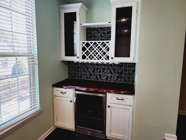 Building Photo - Plaza Midwood Townhome