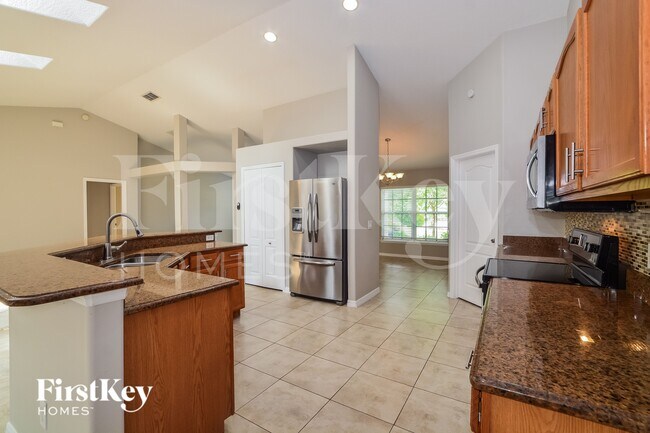 Building Photo - 13219 Lakewind Dr