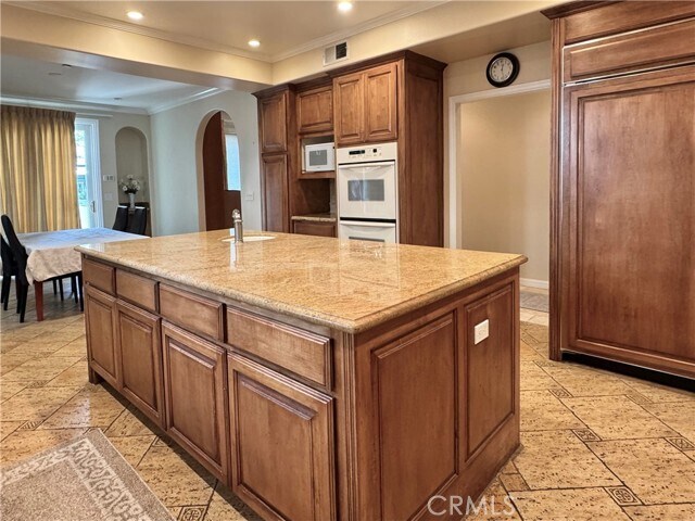 Building Photo - 458 S Clark Dr