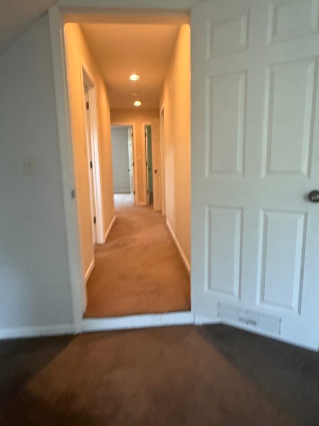 Building Photo - 527 W Harper St