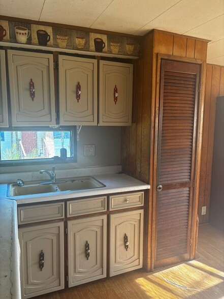 Building Photo - 55 Rose Hill Dr