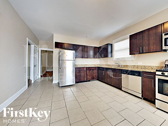 Building Photo - 5143 W Fletcher St