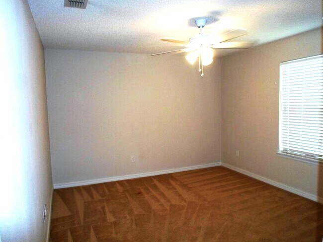 Building Photo - 2045 Catline Cir