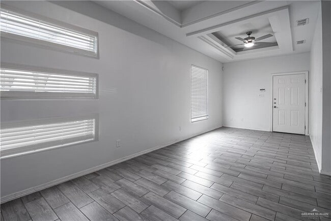 Building Photo - 9 Acacia St