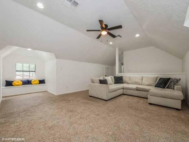 Building Photo - 1320 E Red Cedar Cir