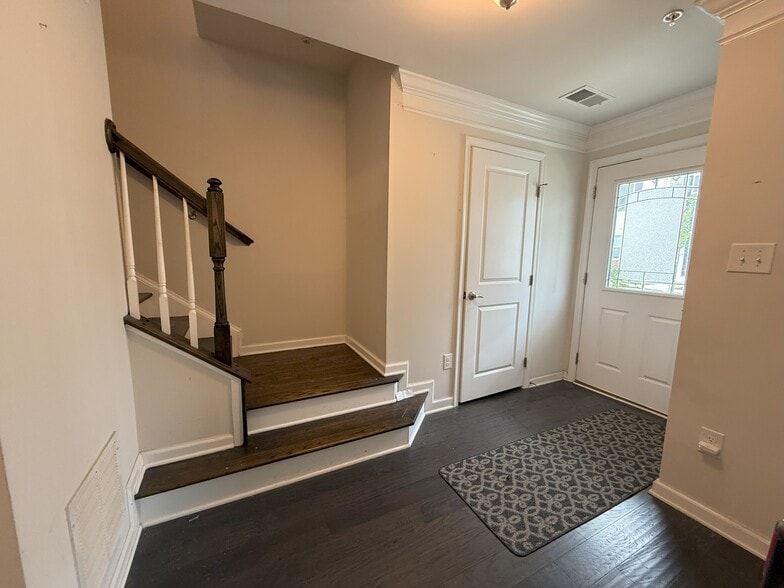 Front Entry - 406 Blue Welsh St