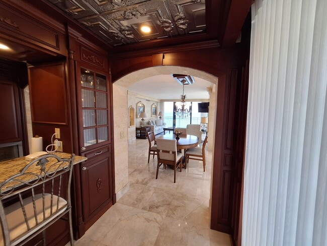 Building Photo - 3400 N Ocean Dr